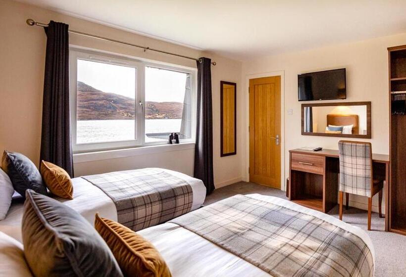 Superior room with lake view, Harbour House