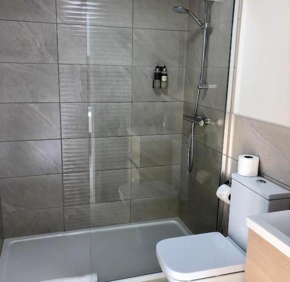 Superior room with lake view, Harbour House