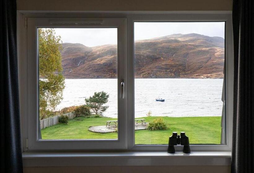 Superior room with lake view, Harbour House