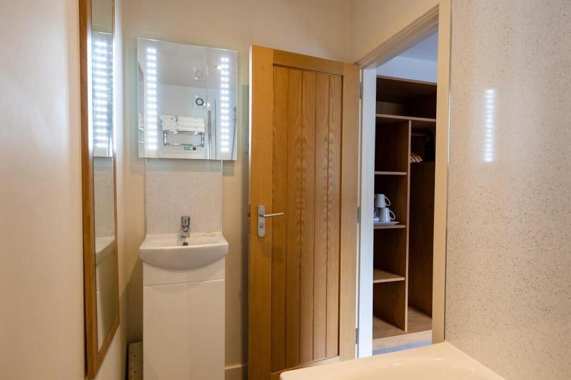 Семейный Номер, Harbour House