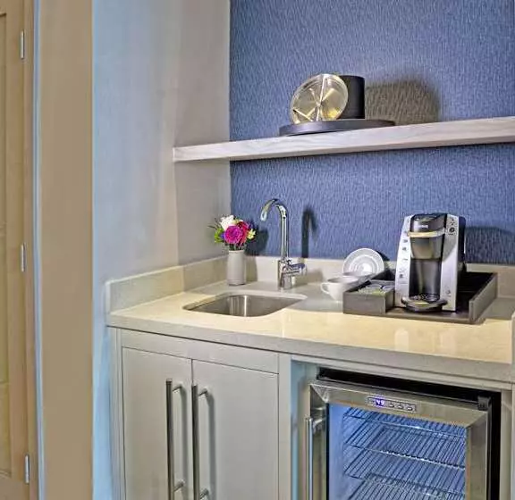 اتاق استاندارد با تخت بزرگ, Hilton Guam Resort And Spa