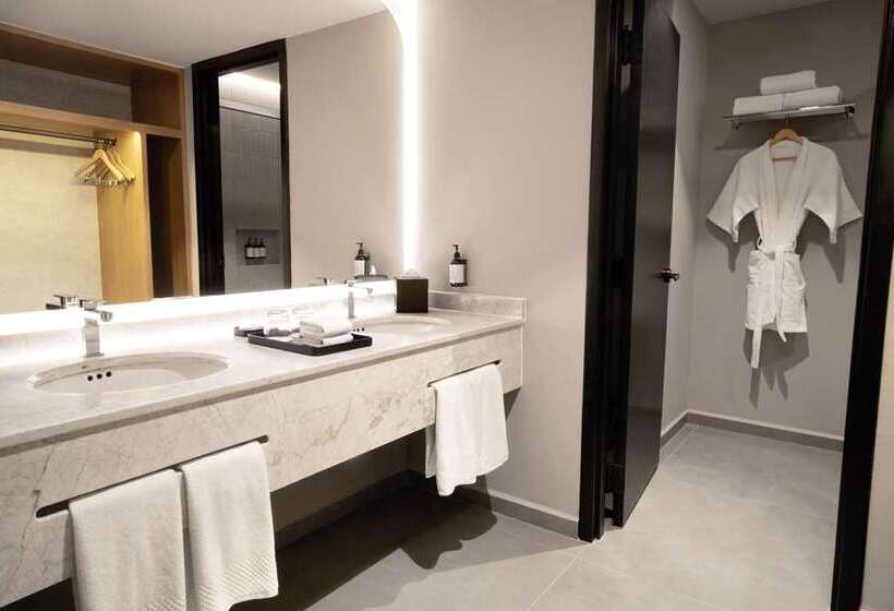 سوییت جونیور, Hilton Guam Resort And Spa