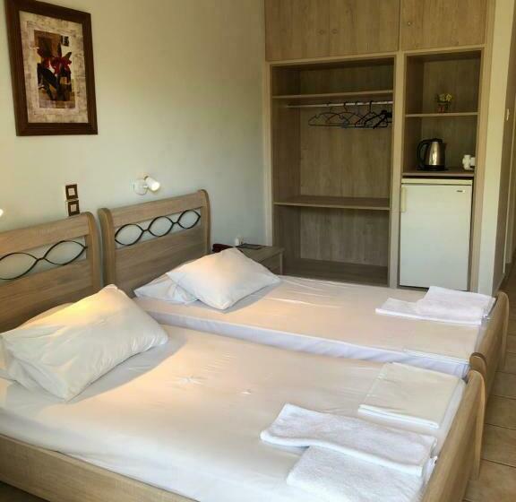 이코노미 룸, Isidora