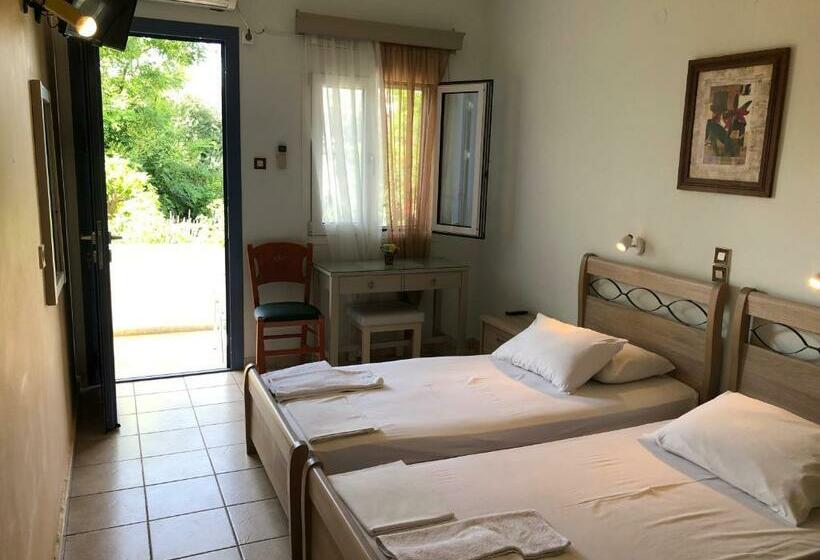 이코노미 룸, Isidora