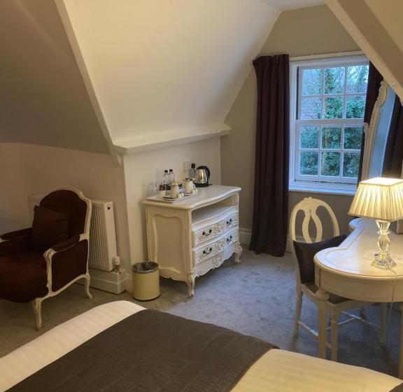 سوییت لوکس, Langtry Manor