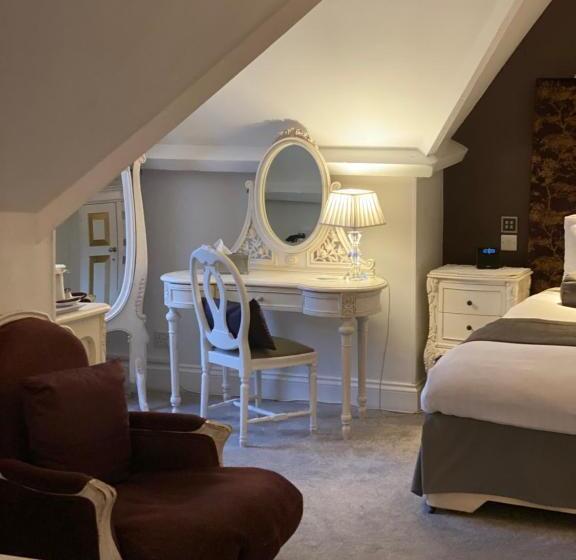 سوییت لوکس, Langtry Manor