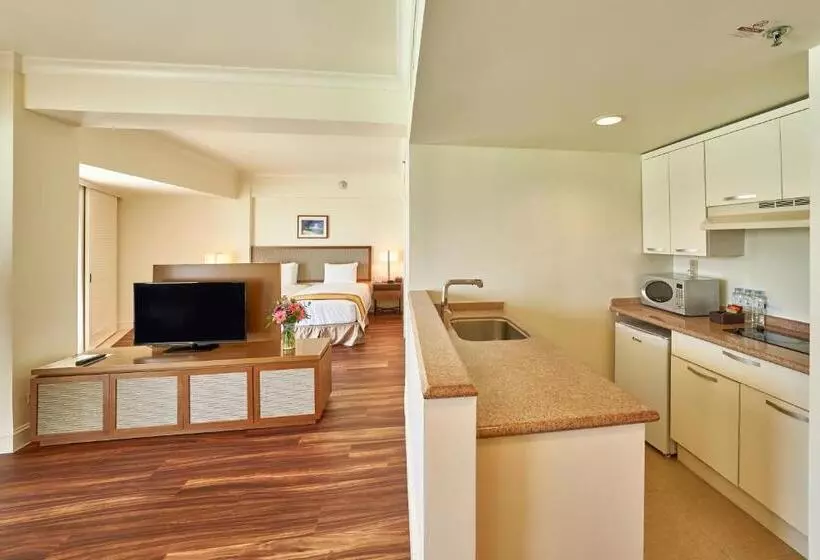 اتاق اساندارد با چشم‌انداز جانبی به دریا, Lotte Hotel Guam