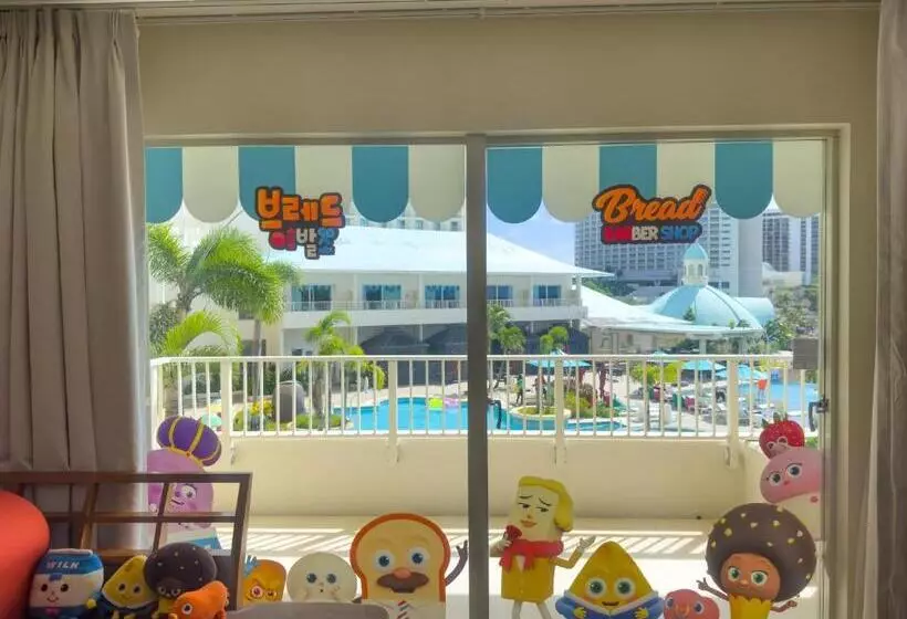 چشم‌انداز استخر اتاق کلوب, Lotte Hotel Guam