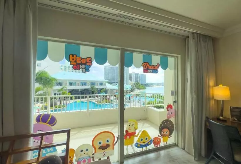 چشم‌انداز استخر اتاق کلوب, Lotte Hotel Guam