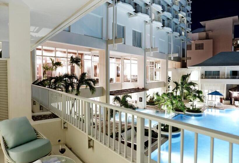 מיטת קינג בסוויטה, Lotte Hotel Guam