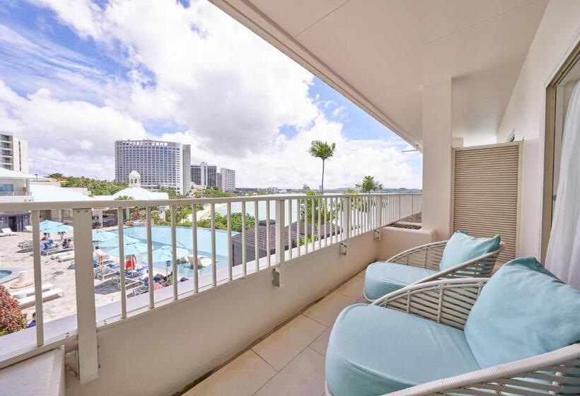 מיטת קינג בסוויטה, Lotte Hotel Guam