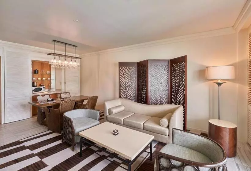 سوئیت با تخت بزرگ, Lotte Hotel Guam