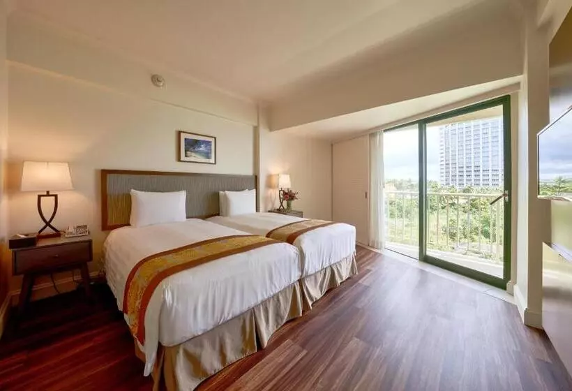 کلبه دلوکس, Lotte Hotel Guam