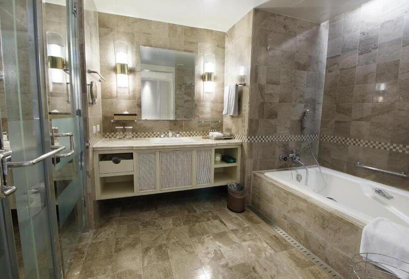 קוטג' דלוקס, Lotte Hotel Guam