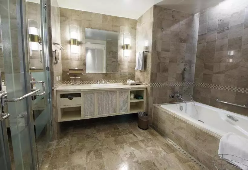 کابین, Lotte Hotel Guam