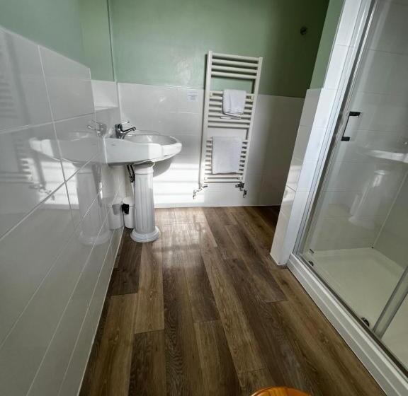 اتاق استاندارد یک نفره, Queenswood