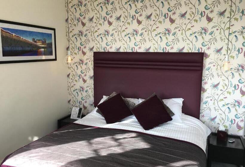 اتاق لوکس با بالکن, Queenswood