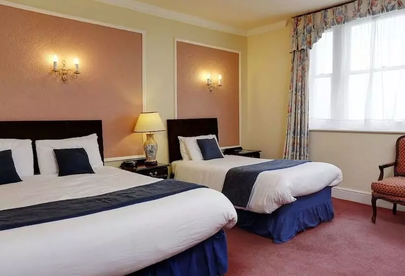Standard Triple Room Sea View, Royal Victoria