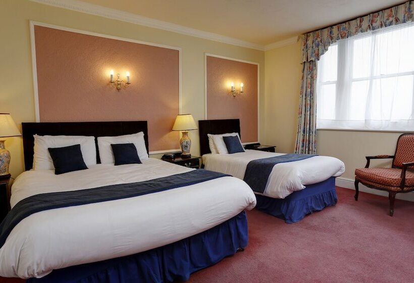 Standard Triple Room Sea View, Royal Victoria