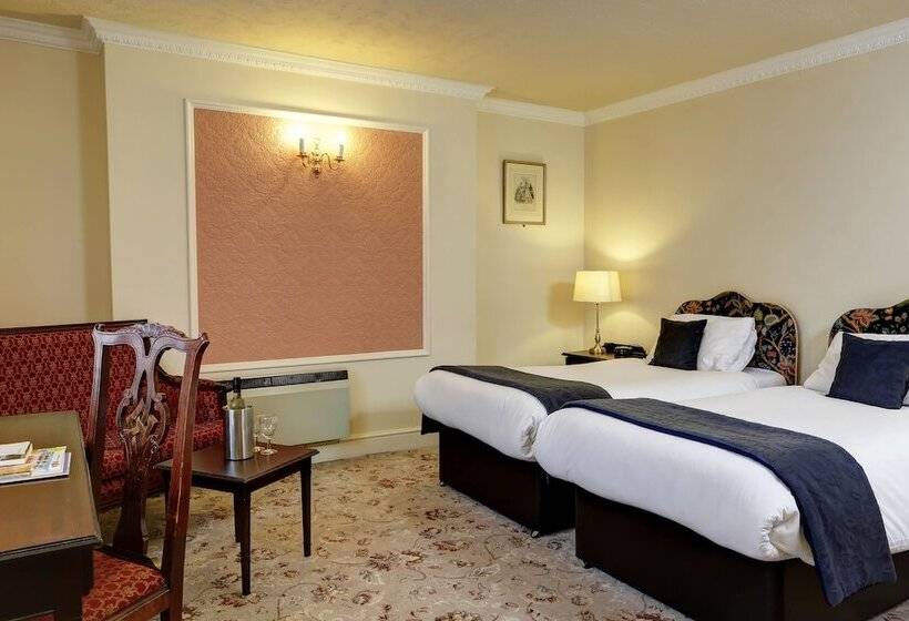 Standard Triple Room Sea View, Royal Victoria