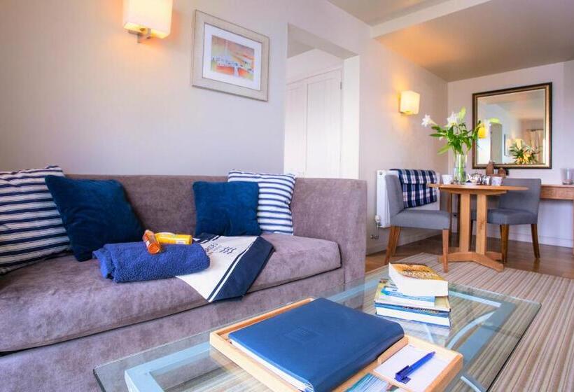 اتاق لوکس با چشم‌انداز باغ, St Brides Spa Hotel & Village Apartments