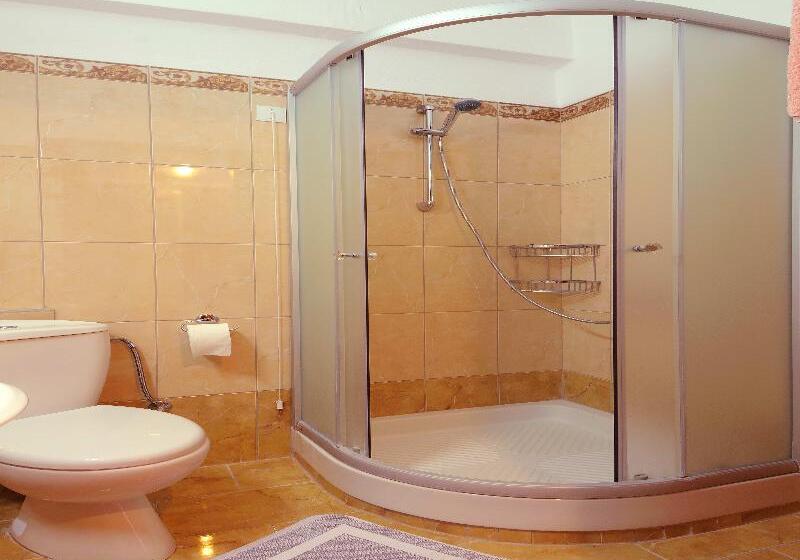 غرفة قياسية ثلاثية, Sunset