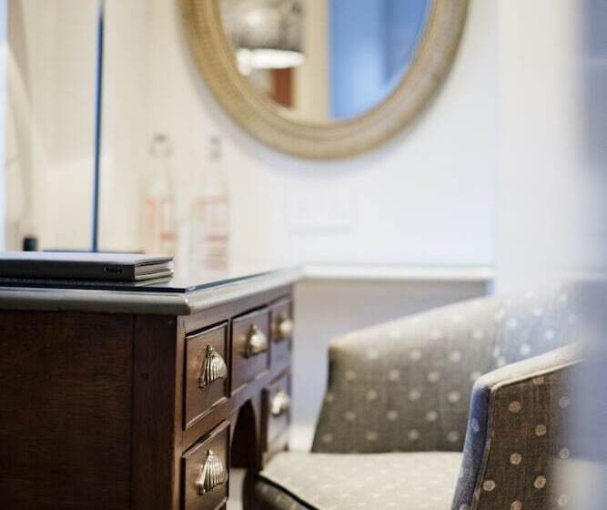 スタンダードシングルルーム, The Bear Of Rodborough