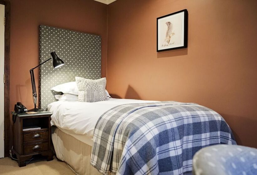 スタンダードシングルルーム, The Bear Of Rodborough