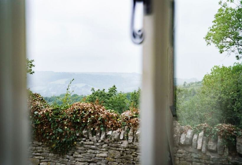 エクゼクティブルーム, The Bear Of Rodborough