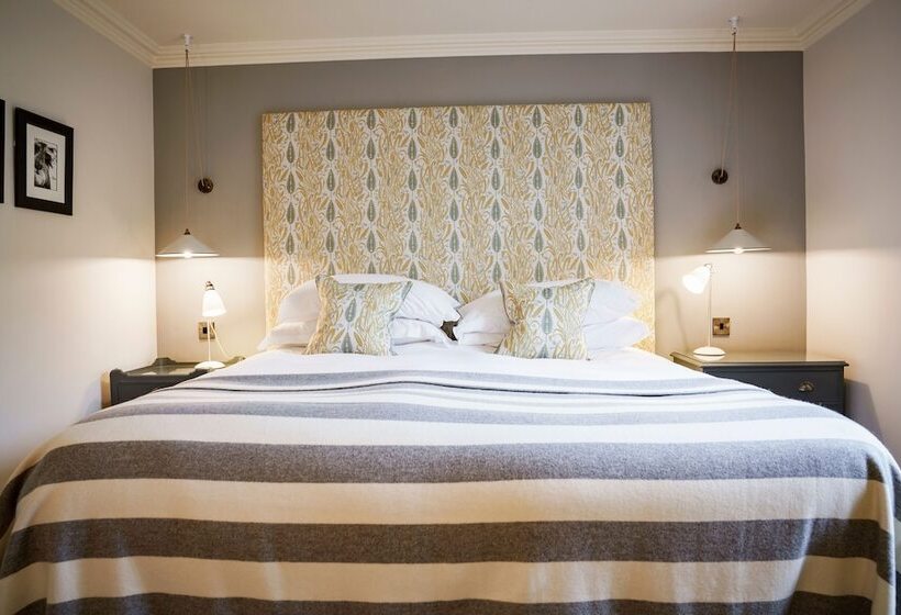 エクゼクティブルーム, The Bear Of Rodborough