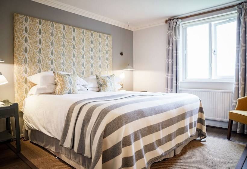 エクゼクティブルーム, The Bear Of Rodborough