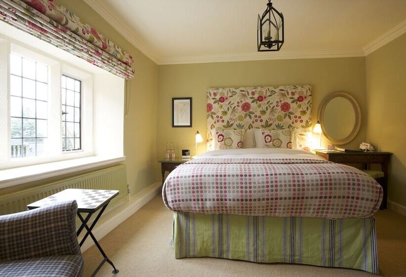 スーペリアールーム, The Bear Of Rodborough