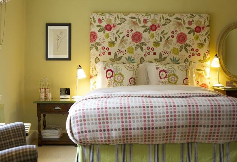 スーペリアールーム, The Bear Of Rodborough