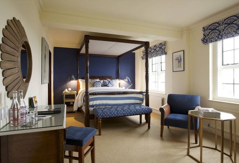 スーペリアールーム, The Bear Of Rodborough