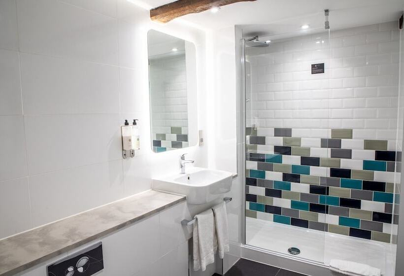 חדר דלוקס, The Feathers