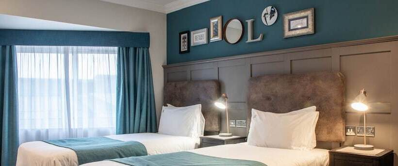 חדר דלוקס, The Feathers