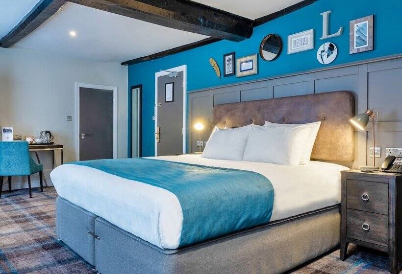 חדר דלוקס, The Feathers