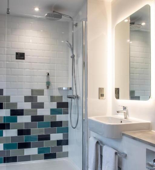 חדר סטנדרט, The Feathers