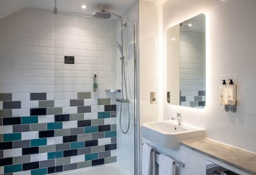 חדר דלוקס, The Feathers