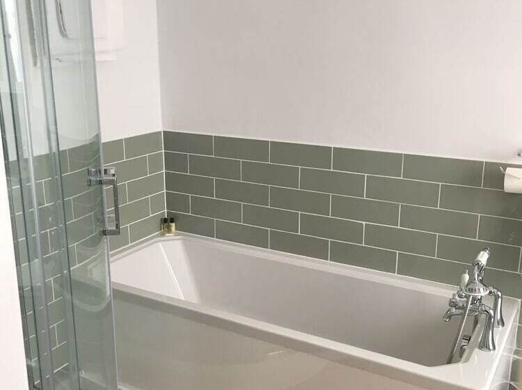 חדר סטנדרט, The Star