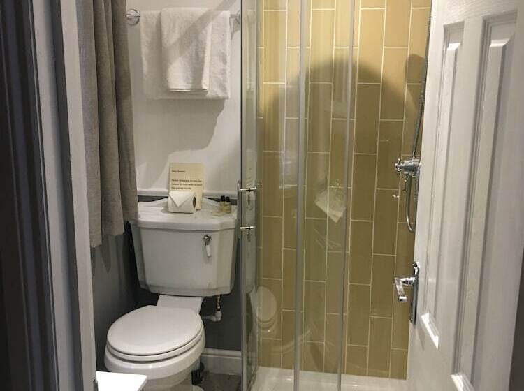 חדר משפחתי, The Star