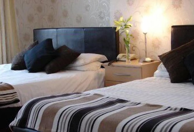 חדר משפחתי, The Star