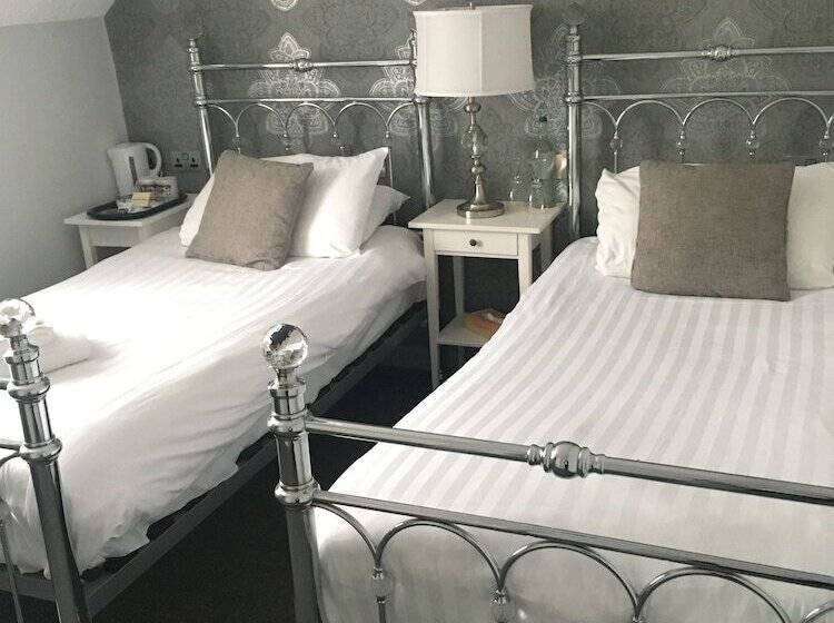 חדר משפחתי, The Star