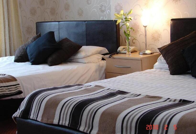 חדר משפחתי, The Star