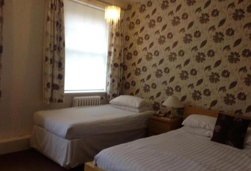 חדר משפחתי, The Star