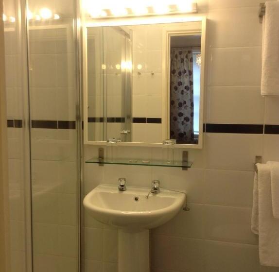 חדר משפחתי, The Star