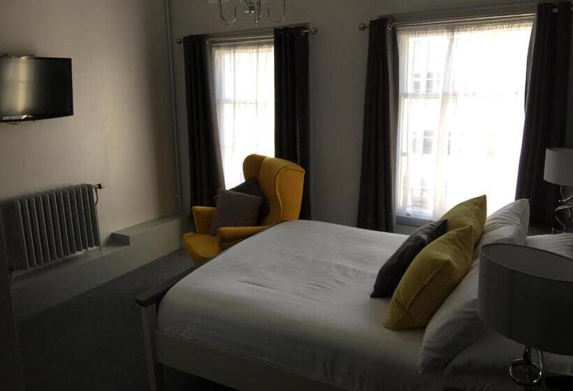 חדר משפחתי, The Star