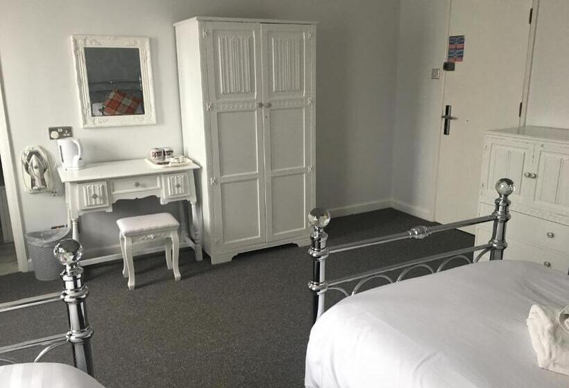 חדר קלאסי לשלושה, The Star