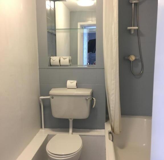 חדר קלאסי לשלושה, The Star