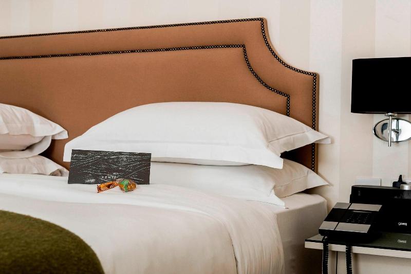 クラシックルーム, Xenia, Autograph Collection